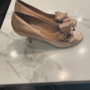 Valentino Garavani Nude Patent Kitten Bow Heels